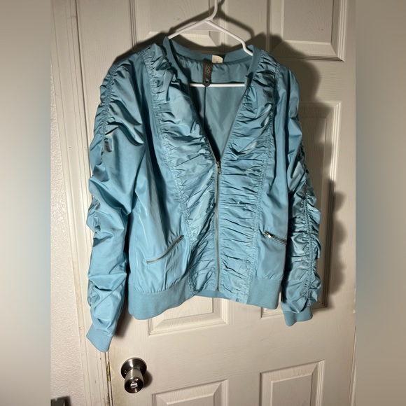 Stylish Bomber Jacket - Picture 2 of 5